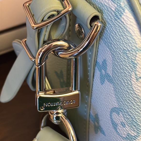 Crossbody - Picture 13 of 16